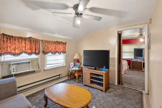 813 Minnehaha Avenue W, Saint Paul, MN 55104