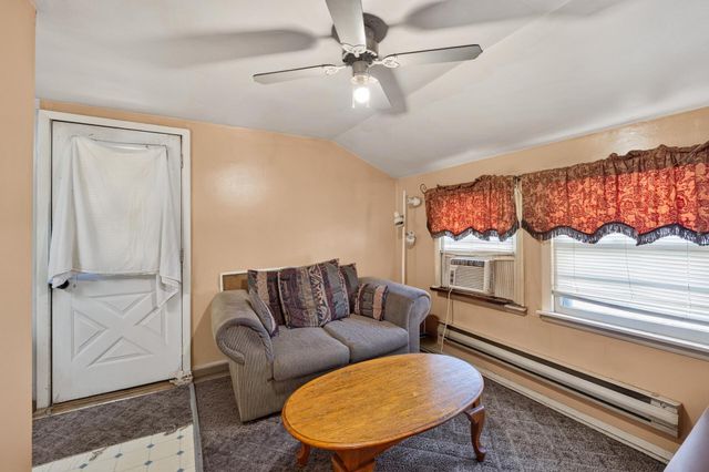 813 Minnehaha Avenue W, Saint Paul, MN 55104
