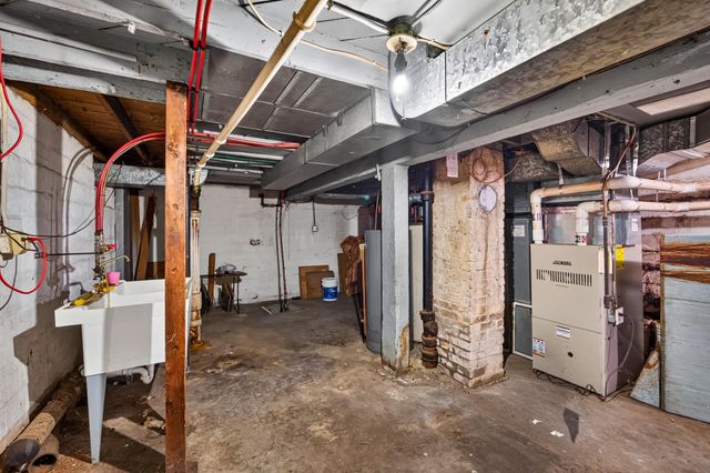 813 Minnehaha Avenue W, Saint Paul, MN 55104