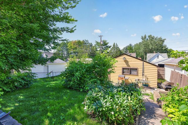 813 Minnehaha Avenue W, Saint Paul, MN 55104