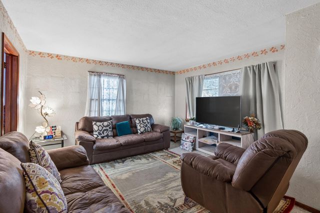 813 Minnehaha Avenue W, Saint Paul, MN 55104