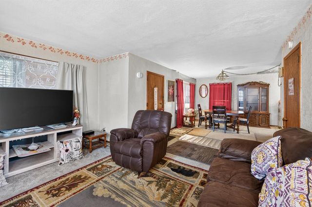 813 Minnehaha Avenue W, Saint Paul, MN 55104