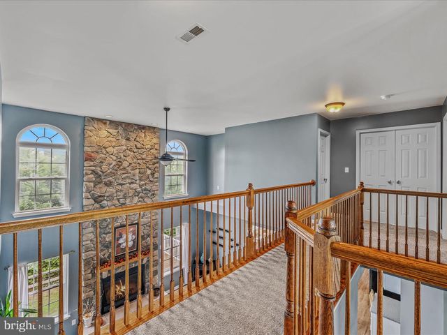 1346 CRUSHED APPLE DR, Martinsburg, WV 25403