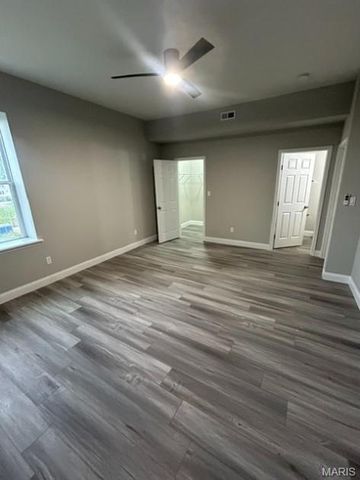 3724 Palm Street, St Louis, MO 63107