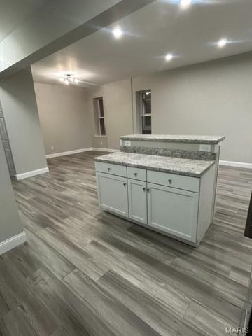 3724 Palm Street, St Louis, MO 63107
