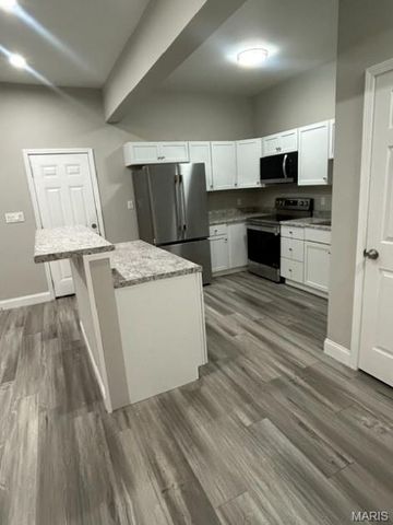 3724 Palm Street, St Louis, MO 63107