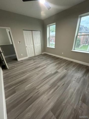 3724 Palm Street, St Louis, MO 63107