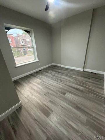 3724 Palm Street, St Louis, MO 63107