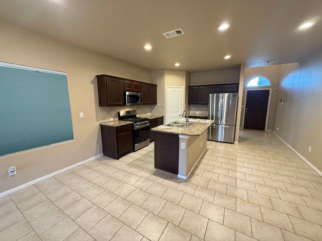 13 Glass Ranch Rd, Odessa, TX 79765