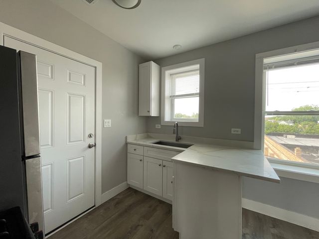 722 N AUSTIN Boulevard 1E, Oak Park, IL 60302