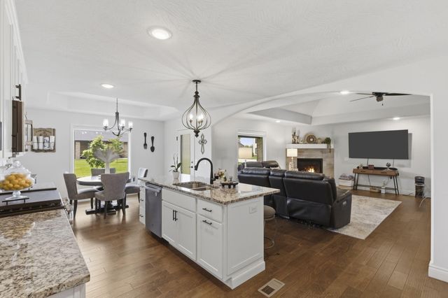 1000 E Tipperary Court, Nixa, MO 65714