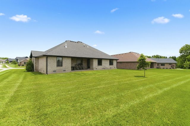 1000 E Tipperary Court, Nixa, MO 65714
