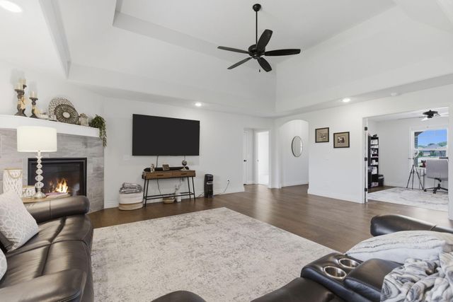 1000 E Tipperary Court, Nixa, MO 65714