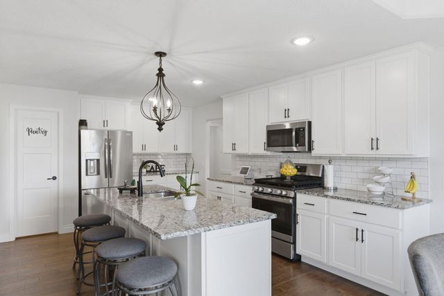 1000 E Tipperary Court, Nixa, MO 65714