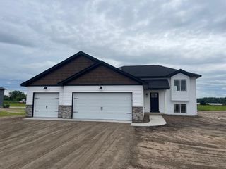 3462 328th Avenue NE, Cambridge, MN 55008