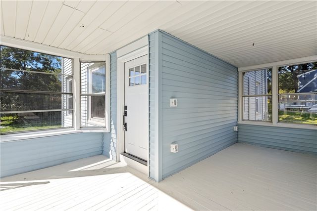 28 Manchester Street, Warwick, RI 02888