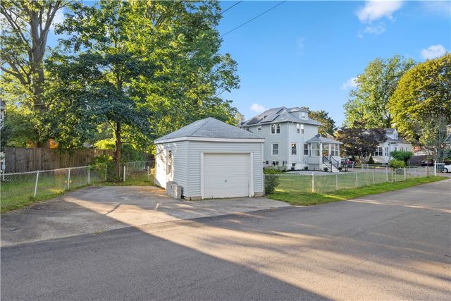 28 Manchester Street, Warwick, RI 02888