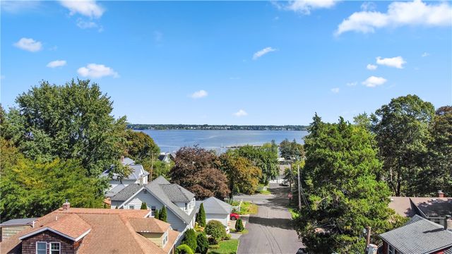 28 Manchester Street, Warwick, RI 02888