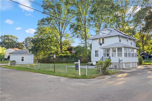 28 Manchester Street, Warwick, RI 02888