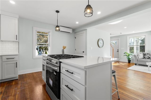 28 Manchester Street, Warwick, RI 02888