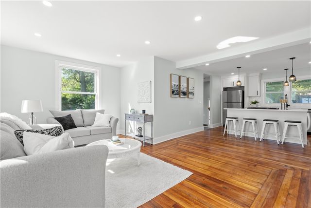 28 Manchester Street, Warwick, RI 02888