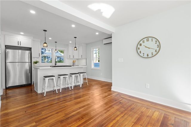 28 Manchester Street, Warwick, RI 02888