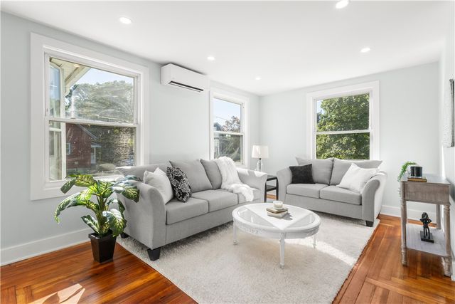 28 Manchester Street, Warwick, RI 02888