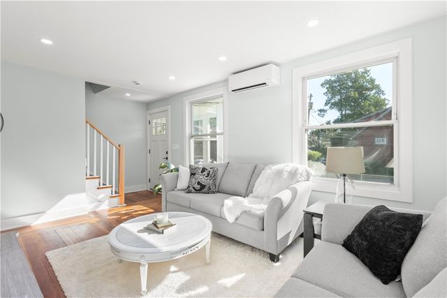 28 Manchester Street, Warwick, RI 02888