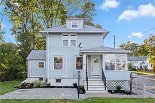 28 Manchester Street, Warwick, RI 02888
