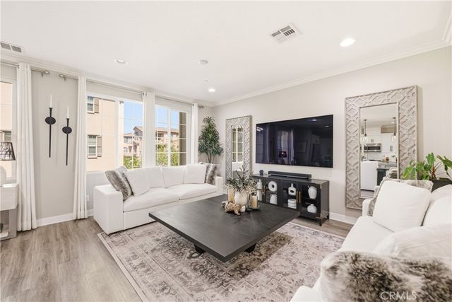 442 Stratus 4, Simi Valley, CA 93065