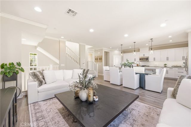 442 Stratus 4, Simi Valley, CA 93065