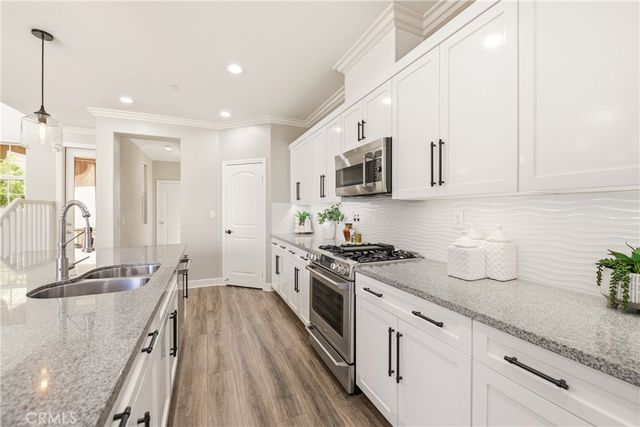 442 Stratus 4, Simi Valley, CA 93065