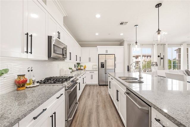 442 Stratus 4, Simi Valley, CA 93065