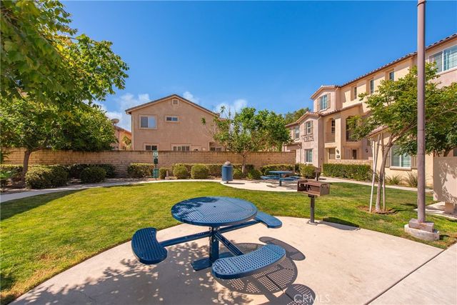 442 Stratus 4, Simi Valley, CA 93065