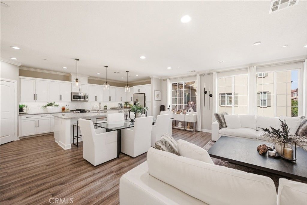 442 Stratus 4, Simi Valley, CA 93065