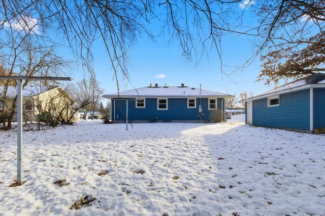 4500 Woodbine Lane N, Brooklyn Center, MN 55429