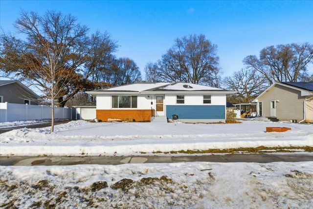 4500 Woodbine Lane N, Brooklyn Center, MN 55429