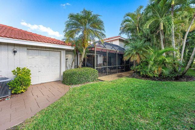 39 Estate Drive, Boynton Beach, FL 33436