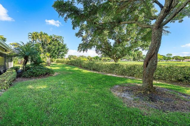 39 Estate Drive, Boynton Beach, FL 33436