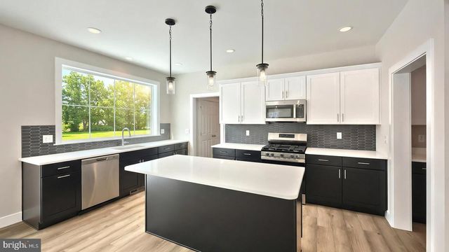 124 FORGE DR, Lebanon, PA 17042