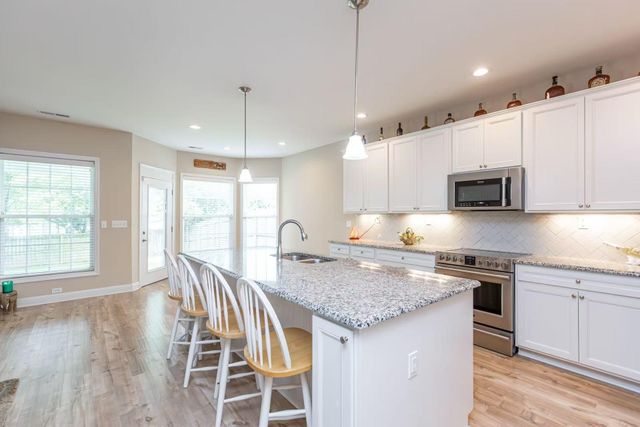 2708 Sandersville Road, Lexington, KY 40511
