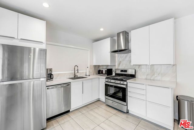 6145 Carlos Avenue, Los Angeles, CA 90028