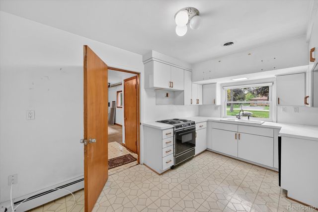 30621 Balewood Street, Southfield, MI 48076