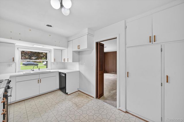 30621 Balewood Street, Southfield, MI 48076