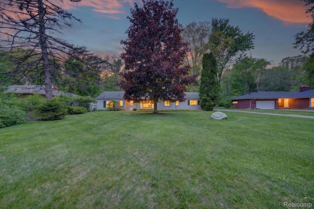 30621 Balewood Street, Southfield, MI 48076