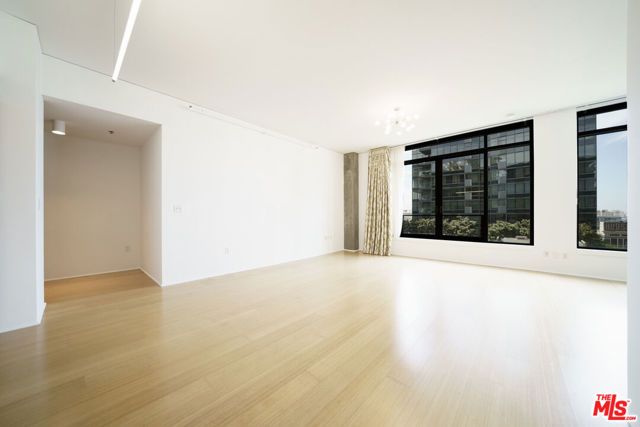 1111 S Grand Avenue 819, Los Angeles, CA 90015