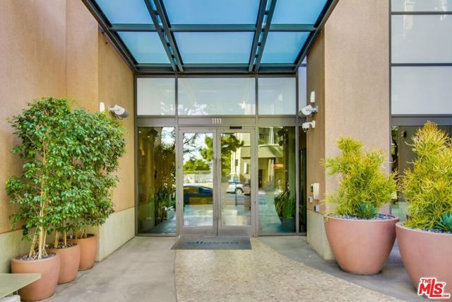 1111 S Grand Avenue 819, Los Angeles, CA 90015