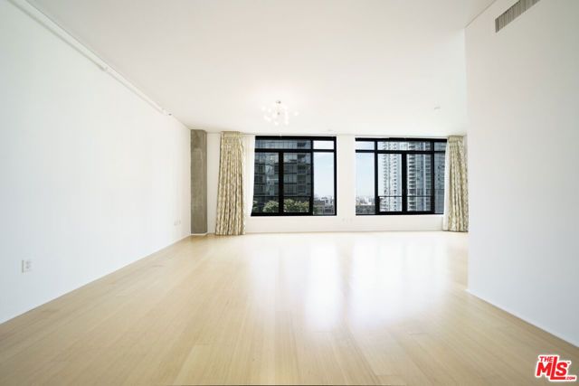1111 S Grand Avenue 819, Los Angeles, CA 90015