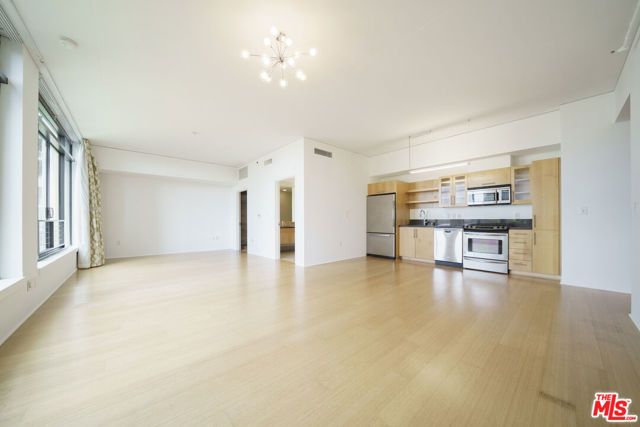 1111 S Grand Avenue 819, Los Angeles, CA 90015