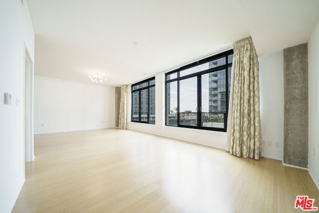 1111 S Grand Avenue 819, Los Angeles, CA 90015
